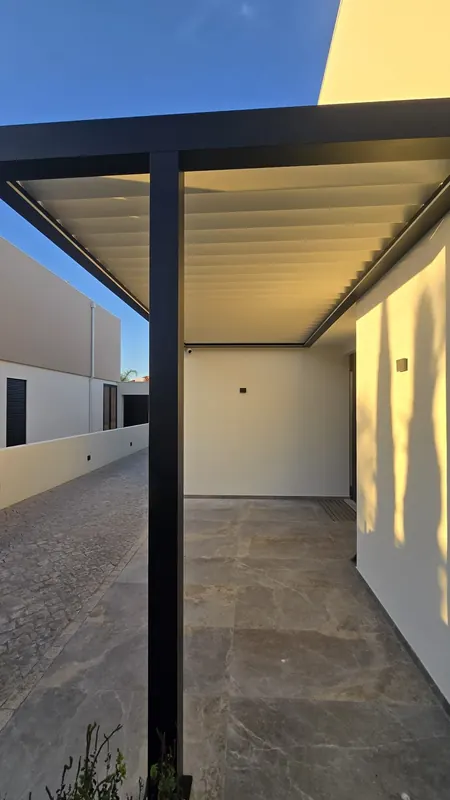 Aluminium louvred pergola in a side patio