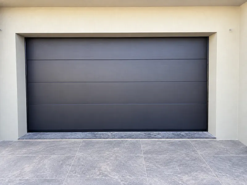 Smooth-panel anthracite grey sectional door